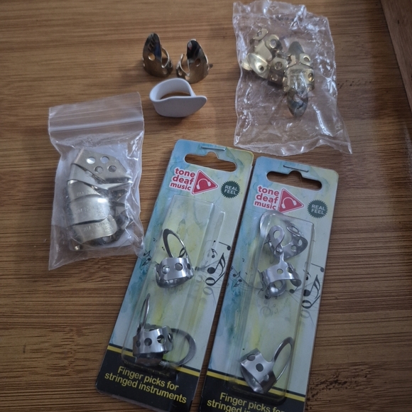 Source Unknown Silver Finger Picks for Stringed Instruments - Picture 2 of 7